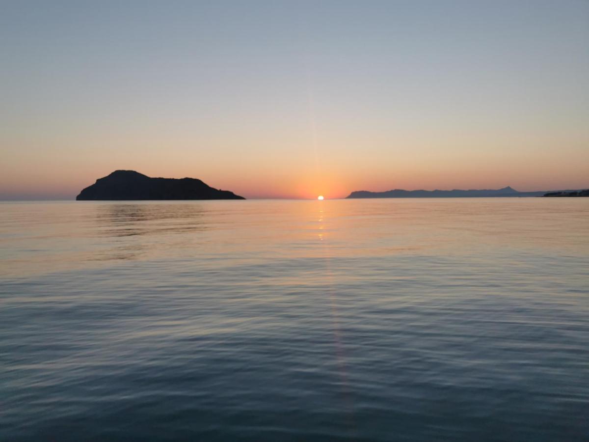 Kato Stalos Mare Buitenkant foto